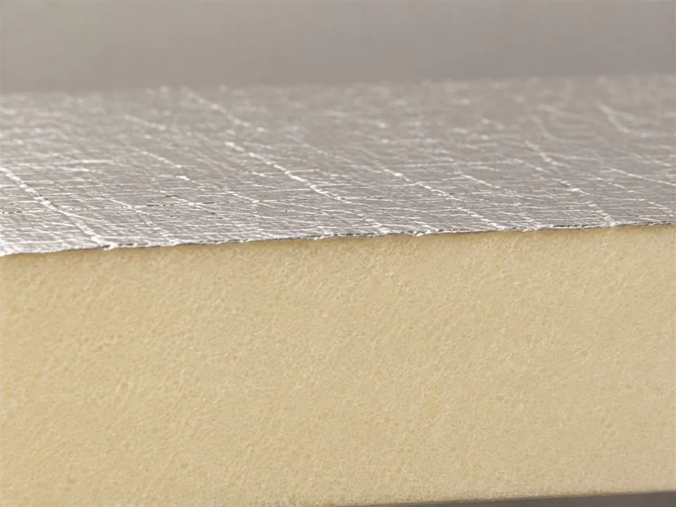 Płyty PIR z folią aluminiową na brzegu
